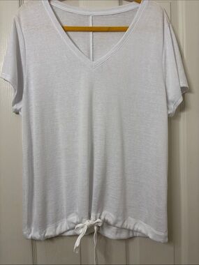 Belle by Kim Gravel White V-Neck Short Sleeve Tie-Hem Top